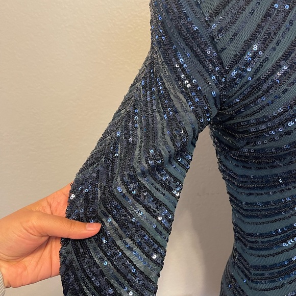 Was perfect for Xmas party. Dark teal. Sm snag on front as shown. Dry cleaned. - Picture 3 of 5